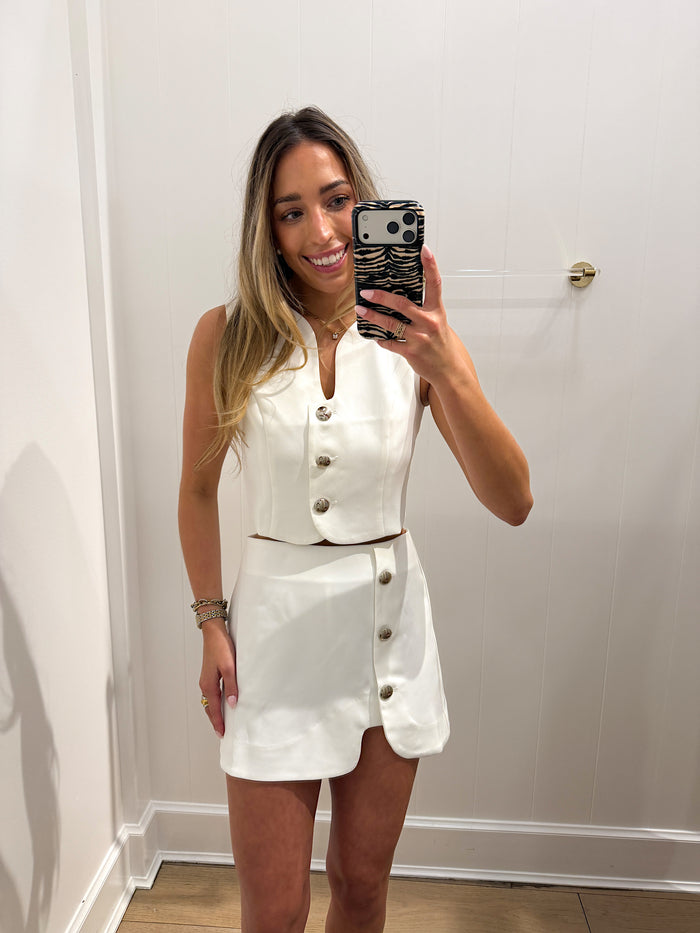 WHITE GOLD BUTTON SKORT SET